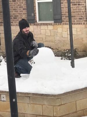 Our neighbors loved the snowman 💕 #texassnowday #dallassnow2024 #winterstorm 