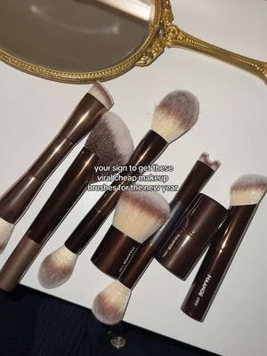 These makeup brushes😍😍😍😍 #makeupessentials #makeupbrushes #makeupbrush #makeup #tiktokshopbeauty #tiktokshopbeautyfinds 