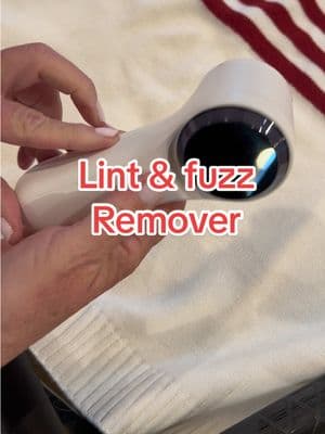 This is the best lint remover I’ve ever owned- hands down!  #lintremover #electriclintremover #fuzzremover #fuzzballs #TikTokloveatfirstfind #jumpstartsale 