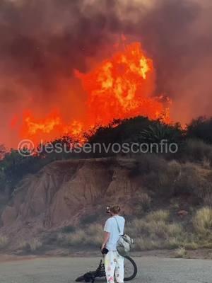 #Jesusenvosconfio #Losangeles #Viral #foryou #Firefighter #California Thankfully, we were on the eastside of the Palisades fire with the wind at our backs. Regardless, the fire slowly crept eastward till it eventually started affecting the Rustic Canyon neighborhood where 95% of the homes would be burned down.