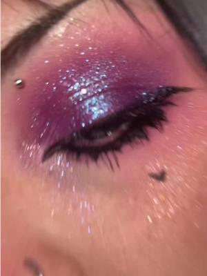 Porpol 💜 #makeup#makeuptutorial#magicalguardianpalette#purple#fyp#foryou#glitter 