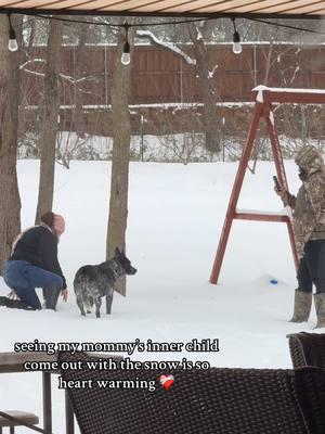 Remember, it’s our parents first time living too❤️ #fyp #mom #hispanicparents #dallaska #snow #snowingintexas #innerchild #xzybca 