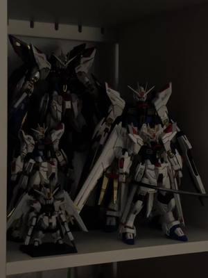 Am I a traitor chat? #gunpla #gundam #gunplaposing #gundamtiktok #gundamcommunity 