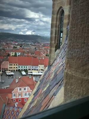 This is Brasov in Transylvania, Romania. In the 1200s Brasov or Burzenland was fortified for protection. As you walk around the town, you can still see pieces of the wall. Brasov is home to Catherine’s Gate, a surviving medieval entrance to the city. Along with so many other historic landmarks like the Black Church, and still standing towers. Though Brasov is incredibly historic, it’s also a bustling town with cute cafes, restaurants, shops and hotels. #romaniahistory #transylvania #brasov