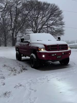 Little bit of snow. #Ram #secondgencummins #24valvecummins #secondgen #turbo #rollingcoal #turbonoises #lookinggood #snow #diesel #ford #chevy #dirtytruck #snowytrucks #getajob 