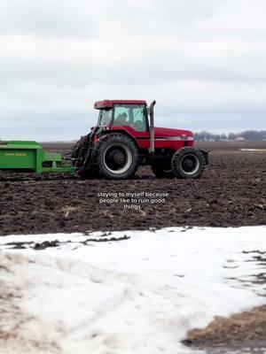 Out of all the drama #farmtok #Farming #Tractors #Magnum #CaseIH #boxcarmagnum #Corn #LEDS #7220boxcarmagnum #7220magnum #JohnDeere #Cattle #Holestein #Feed 