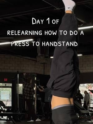 I just think it would be really cool to have muscles & party tricks #calisthenics #presstohandstand #beginnercalisthenics #learningahandstand 