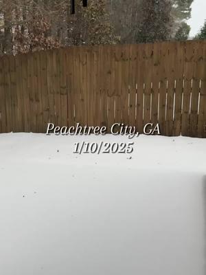 #CapCut it is snowing in Georgia!  #snow #georgia #ptc #thebubbleundersnow #whitecity