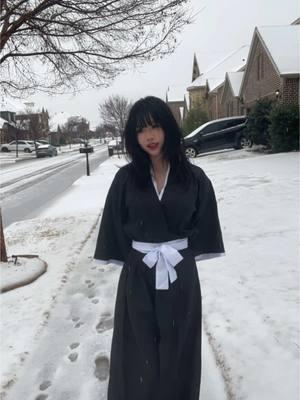 cosplaying in the snow is not for the weak #fyp #foryou #foryoupage #bleach #relatable #rukiacosplay #bleachcosplay #rukiakuchiki #anime #cosplayer #egirl 