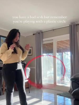 Keep dropping your hoop? Comment HOOPTUTS and I’ll send you a link to a playlist of beginner/intermediate moves that’ll help you do that less. #hulahooper #hulahooping #hulahoop 