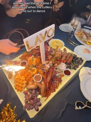 The Vegas Girls went to BRUNCHHH. Party Brunch at Lavo is insane. It happens every Saturday & I highly recommend putting this on your list! ##vegasbrunch##partybrunch##lavolasvegas##lavopartybrunch