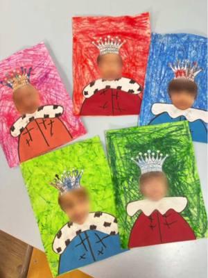 👑 Les rois et reines de janvier en PS/MS 👑 Avec mes petits artistes, nous avons créé de magnifiques petites personnes royales en utilisant : ✨ Craies grasses 🎨 Peinture 📄 Feuilles Canson et colorées 📸 Photos des enfants ✂️ Colle Nous avons aussi travaillé autour de l’album Roule Galette 🦊📚, appris la chanson 🎶 et exploré plein de ressources disponibles en ligne. Les compétences travaillées ? ✔️ Coller avec précision ✔️ Chiffonner du papier ✔️ Peindre soigneusement ✔️ Nettoyer ✔️ Faire des croix et d'autres graphismes Un super projet manuel et pédagogique pour célébrer l’Épiphanie en s’amusant ! 🥰 #roulegalette #epiphanie #activiteenfant #activitemanuelle #ecole #maitresse #atsem #cycle1 #CapCut 