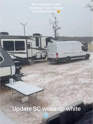 Holy shit it’s really snowing @the_shoals_mx lmao #snow #winterstorm #southcarolina #southcarolinacheck #moto #motofam #rvliving #rvlife 