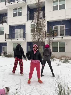 We make’em tap out ✌🏾#tapout #tapoutdance #blackgirlmagic #myloves💕 #dancegirlies #chelszdoll #fypシ #fypシ゚viral #fyppppppppppppppppppppppp #snowday #funinthesnow #danceinthesnow @👅👅 @RyeRye 