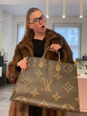 Channeling my inner @DaniellePheloung 💄 what bag would you borrow for a LV event? #vivrelle #lv #showroom #member #luxurybags #daniellepheloung 