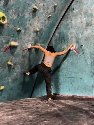 Guys I’m a rock climber now 🙃 #fyp #girlclimbing #bouldering #GymTok #gym #rockclimber #rockclimb #V2 #fun #livinglifetothefullest 