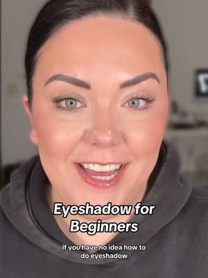 Easy eyeshadow for beginners 🤍 #greenbaymakeupartist #eyeshadowtutorials #easyeyeshadow 