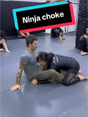 Defending the double underpass and transitioning into a nasty ninja joke 10th Planet Jiu Jitsu all our no gi  submissions work in the gi remember that the opposite is not true . #JiuJitsu #BJJ #Sport #MartialArt #10thplanetjiujitsu #joerogan #UFC #nogi #selfdefense 