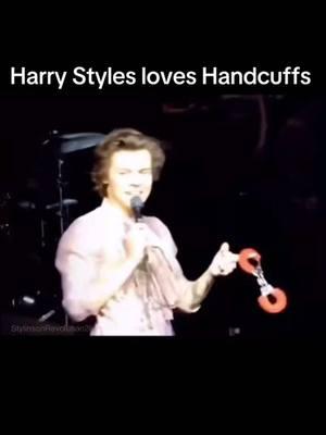 #harrystyles #handcuffs #onedirection #harryshouse #loveontour #hslot #singersongwriter #boyband #lgbtq🏳️‍🌈 