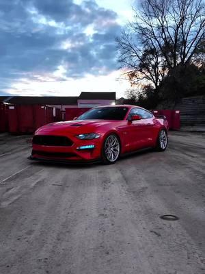 Red and blue? #mustanggt #fyp #carpeople #v8power #virallilll #mustang #v8 #quotes #cars #cartok #fy #10speedmustang #viral #virall #mustanggt350 #paratii 