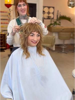 Stephanie was ready to get rid of some hair! So that’s what we did 💅🏼 #shullet #babybangs #razorcut #handstyled #livedinhair #razorhaircut #hairreveal #hairtransformation #denvercuttingspecialist #denversalon #haircuts #newhaircut 