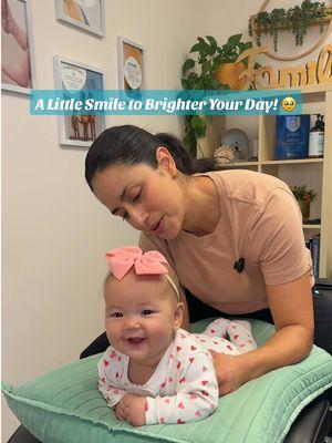 This little doll has been having tongue trouble while latching! Wait until the end to find out how to help your little ones having the same issue! 🙌🏽 #MommasChiro #DrAimee #Chiropratic #Adjustment #ASMR #FYP 