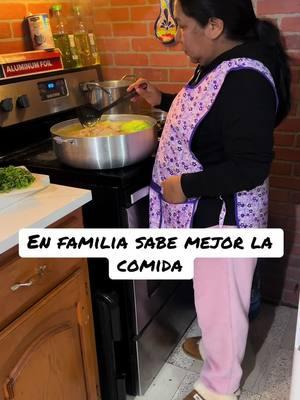 Siempre cosína con amor y sabe mejor la comida #mama #comiba #cheif ##. #family #food 