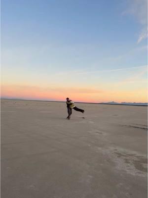 top of the morning #utah #saltflats #sunrise #gooutside 