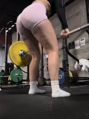 I promise I do upper body I just don’t record 🥲 @DFYNE  shorts #fyp #GymTok #dfyne #foryou #dfyneshorts #viral #gymvideo 