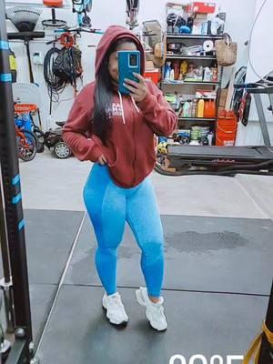 Trying to workout with this cold weather #badbunny #badbunny2024 #latina #GymTok