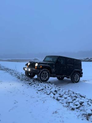 Snow days 2025 ❄️☃️💯 #itsajeepthing #snowday2025 #kentuckysnowday2025 #justemptyeverypocket #jeepsoftiktok #jeeplife #jeepgang 