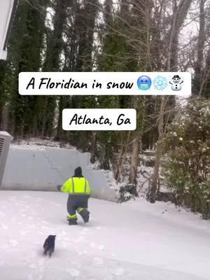 I’m use to hurricanes not this 😂 time to make a snowman☃️#fyp #atlantasnow #snow #floridiansinsnow #auntiecougar #fypfunny 