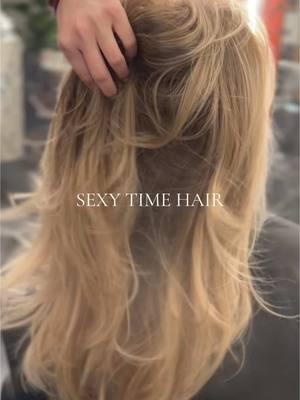 She knows #nyccolor #nychairstylist #nycsalon #bestsalonnyc #nycbalayage #nycbalayagehighlights #nychaircut #sandyblonde #bestsalonnyc #bedroomhair #sexytime #sexyhair 