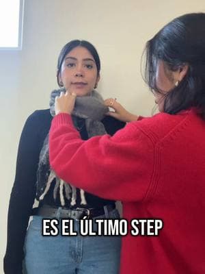 Respuesta a @Tania Gutierrez No puede ser cai en el lado de tiktoks de onvres😭 si eres niña bella interactúa por favor  tutorial de como acomodar la bufanda con la @Michelle Hernández siganla #scarf #outfitinspo #ideasdeoutfits #outfitdeldia 