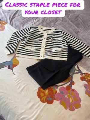 Staple piece for your closet for all the years to come! Classic striped cardigan sweater #BrilhaSemMedoEstácio #fashion #fashiontiktok #clothes #sweater #cardigan #outfittrends #2025fashion #classic #stripes @TanmingFashion 