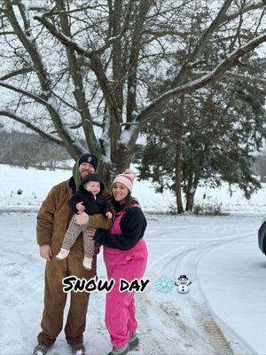 Got that hillbilly in us😂☃️❄️  #snowday #sahmtok #sahmlife #alabamamomtok #momtok #pregnanttiktok #prgenantmomlife #snowvlog #fyp 