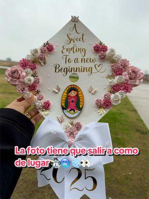 Aprovechando algunos copos de nieve para fotos, aquí en Texas en algunos lados bajo el punto de congelación❄️ y en LA con los incendios🔥 Dios nos cuide a todos 🙏 #graduation #virgencitadeguadalupe #graduate  #nieveentexas 