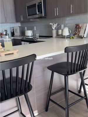 love having a backing now and a lower stool🖤 from @luebona use code “briannawallace15”  #kitchen #kitchendesign #homedecor #kitchenmusthaves #aesthetic #aesthetichomedecor #fyp #viral 