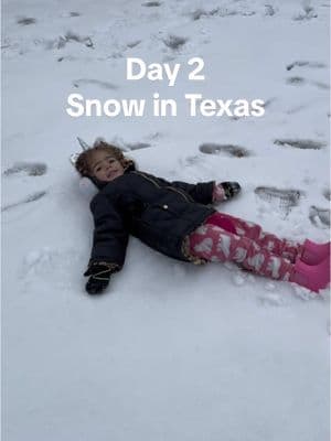 “Snow days are where the best memories are made — cozy hearts, rosy cheeks, and endless joy ❄️☃️”#SnowDayAdventures #TexasSnowFun #LittleExplorers #SnowMuchFun #funnyvideos #CapCut 