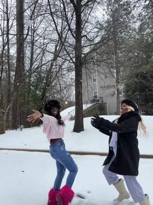 Atlanta Snow day ❄️ ft. @Kaylamae💕 #Atlanta #atlantasnow #frozen #happyaf #atlantageorgia #snow 