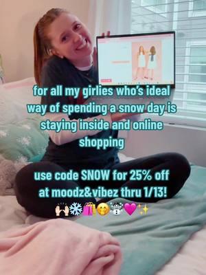 happy snow day!!!❄️❄️❄️ #snowday #onlineshopping #clothingboutique #onlinesale 