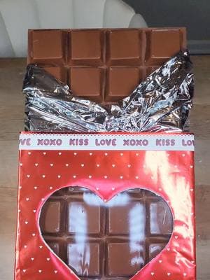 Chocolate bar Gift box!!🍫 I included the measurements on screen!!❤️ #valentinesdaygift #uniquegiftideas #uniquegifts #diygift #tutorial #chocolatebar 