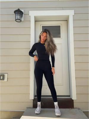 all black gym fit #gymfit #OOTD #gymootd #workoutootd #workoutfit #gymgirls #pilates #ariana #mentallyphysicallyweak #allblack #blackfit #flattering #bod #butterysoft #fyp #needtobuy #hair #thickhair 