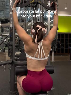 lat pull downs >> #fyp #foryou #foryoupage #viral #trending #GymTok #gymmotivation #GymLife #gymclothes #backday #backdayworkout #backdayroutine #latpulldown #girlswholift #backdayexercises 