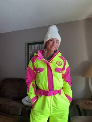 I also got so many compliments also though🙂 #skiing #skiclothes #skisuit #getdressedwithme #steamboat #skiingoutfit #colorado 