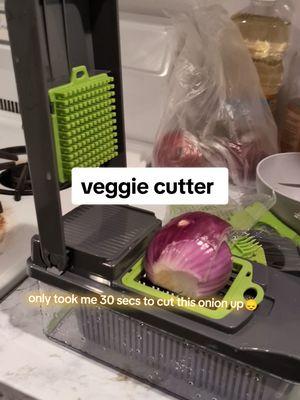 makes prepping so much easier 😭 #veggiecutter #vegetablecutter #cuttingboard #choppingboard #kitchen #tiktokshopfinds #tiktokfinds 