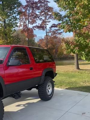 hoco tb #squattedtrucks #920_brody #wi #fyp #cboys #built #wattyshouse #real #bubbatruck🌾 #blazer #1992 #37s #385stroker 