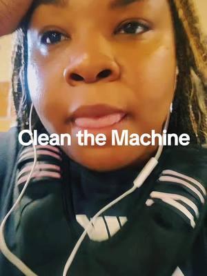 Stop being lazy and inconsiderate.. Clean the machine!!! 😫🤷🏽‍♀️🤮🏃🏽‍♀️🙏🏽🫶🏽#gym #GymTok #24hourfitness 