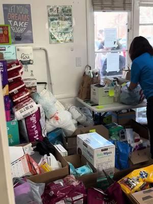 Video from one of the donation distribution sites in LA today 💙 Angelenos showing up for Angelenos 💙 #WeLoveLA #lafires 