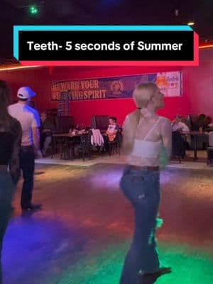 one of my favorite dances right now!  ft. bestie and the Hubby @Anthony Dalton775 @madyshafer45  💃: 32 counts, no tags, no restarts 🎼: Teeth- 5 Seconds of Summer  #losamigos #fyp #linedance #countrybar #linedancersoftiktok #viralvideo #dance 